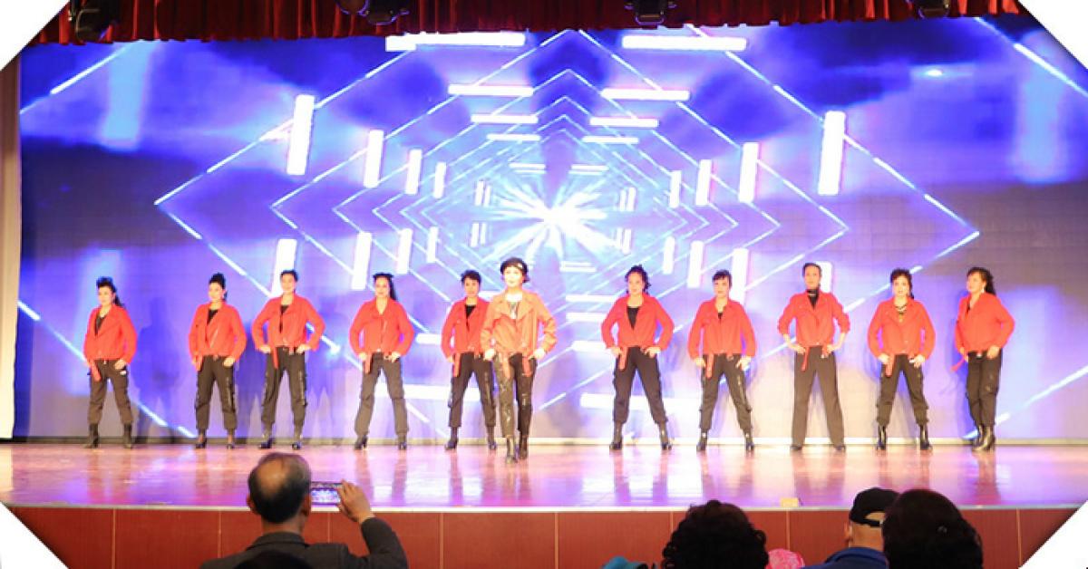 时装表演《一路向前》